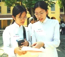 Công bố điểm thi tuyển sinh 2004