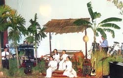 ATB với “Bông hồng cài áo”