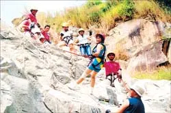 Chọn nón đi chơi