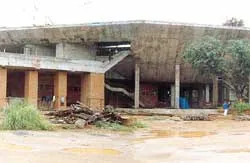 Còn lắm bộn bề, nhiêu khê