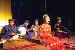Bát nháo ca Huế sông Hương!