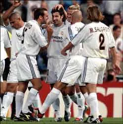 Figo chờ đón Sir Bobby Robson ảnh 1 Figo chờ đón Sir Bobby Robson ảnh 1
