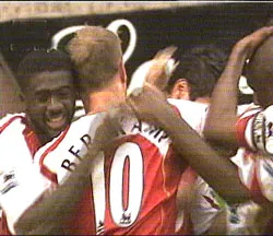 Arsenal tiếp tục chuỗi 48 trận bất bại