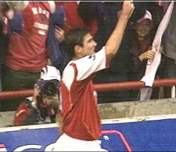 Arsenal tiếp tục chuỗi 48 trận bất bại ảnh 3