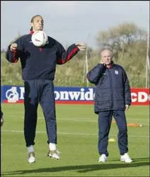 Rio Ferdinand có thể giúp thay đổi bộ mặt đội tuyển Anh