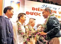 Trao giải các diễn viên hài, nhóm hài được yêu thích nhất năm 2004