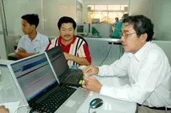 Phó Cục trưởng Cục Thuế TPHCM Nguyễn Trọng Hạnh giao lưu cùng bạn đọc ảnh 4