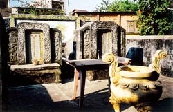Một lăng mộ đối chứng