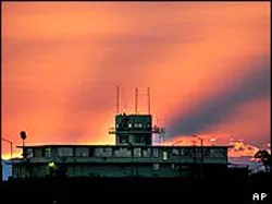 Bốn cựu tù nhân vịnh Guantanamo kiện chính phủ Mỹ