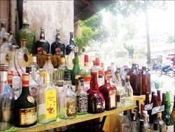 Phố... vỏ chai