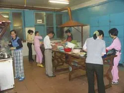 Bài 1: Nóc nhà... xa hơn chợ!