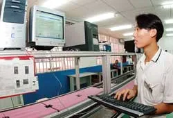 Hoàn thành xây dựng 3 nhà máy đầu tiên