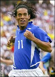 Ronaldinho đoạt giải cầu thủ xuất sắc của World Soccer