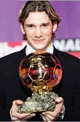 Andriy Shevchenko đoạt Quả bóng vàng châu Âu 2004