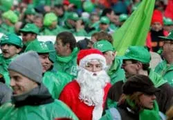 Vì sao ông già Noel bị cấm ở nhiều nơi?
