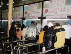 Ga Sài Gòn còn hơn 9.600 vé tàu Tết