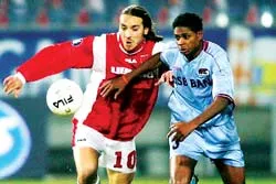 5 cầu thủ “kiểu Beckham” ảnh 3