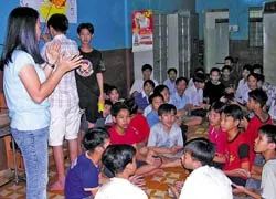 Mang hương xuân đến trẻ em bất hạnh ảnh 2 Mang hương xuân đến trẻ em bất hạnh ảnh 2