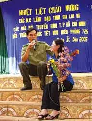 Nghĩa tình mùa xuân biên giới ảnh 2 Nghĩa tình mùa xuân biên giới ảnh 2