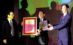 Về với đất Mẹ