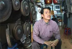 Người say tiếng trống làng