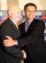 Muốn kéo dài "mối tình" với Mourinho ảnh 1 Muốn kéo dài "mối tình" với Mourinho ảnh 1
