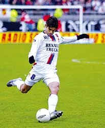 Juninho mơ về vinh quang ở châu Âu