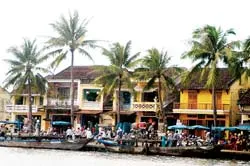 Dập dìu du khách