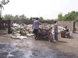 Nên dời điểm tập kết rác