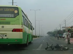 Xe buýt đụng xe gắn máy, 1 người thiệt mạng