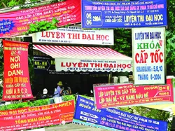 “Luyện thi cấp tốc” một kiểu kinh doanh béo bở