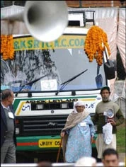 Khởi hành chuyến xe buýt đầu tiên xuyên Kashmir