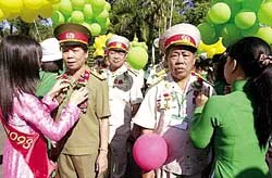 TPHCM mít tinh trọng thể kỷ niệm 30 năm giải phóng miền Nam, thống nhất đất nước ảnh 4 TPHCM mít tinh trọng thể kỷ niệm 30 năm giải phóng miền Nam, thống nhất đất nước ảnh 4