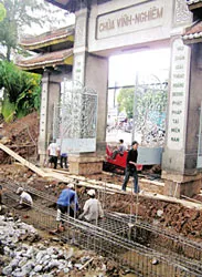 “Thần đèn” Nguyễn Cẩm Lũy di dời cổng chùa Vĩnh Nghiêm