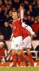 “Hãy giữ Bergkamp ở lại Highbury !” ảnh 1 “Hãy giữ Bergkamp ở lại Highbury !” ảnh 1
