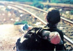 Con búp bê và cái khung xe đạp