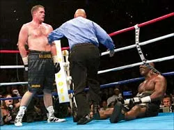 Mike Tyson “đầu hàng” ở hiệp thứ 6 ảnh 2 Mike Tyson “đầu hàng” ở hiệp thứ 6 ảnh 2