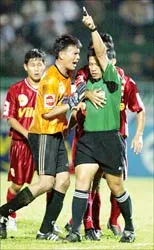 Cái chân, cái áo và cái đầu ! ảnh 1 Cái chân, cái áo và cái đầu ! ảnh 1