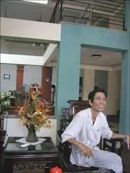Khách – chủ trong phòng khách ảnh 2 Khách – chủ trong phòng khách ảnh 2