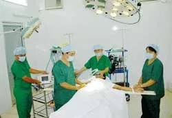 Cứu sống nạn nhân bị đứt khí quản, thanh quản