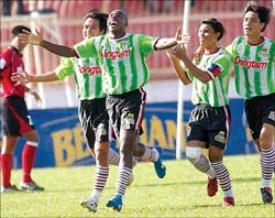 Number One V- League 2005 (Vòng 17 ngày 26-6) ảnh 3 Number One V- League 2005 (Vòng 17 ngày 26-6) ảnh 3