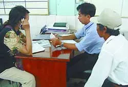 Bán hàng không phép, theo kiểu… áp đặt (?!)