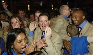 London được chọn đăng cai Thế vận hội 2012 ảnh 7