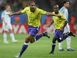 Adriano : "Tôi cầu nguyện cho Brazil vô địch Thế giới" ảnh 1 Adriano : "Tôi cầu nguyện cho Brazil vô địch Thế giới" ảnh 1