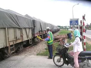 Sỹ “khùng” làm barie ảnh 2 Sỹ “khùng” làm barie ảnh 2