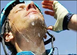 Cuộc chiến đơn độc của Lance Armstrong ảnh 1 Cuộc chiến đơn độc của Lance Armstrong ảnh 1