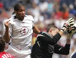 Oguchi Onyewu - Vũ khí mới của đội tuyển Mỹ ảnh 1