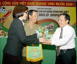 Giải bóng đá trẻ em có hoàn cảnh đặc biệt – Cúp Milo 2005 ảnh 1 Giải bóng đá trẻ em có hoàn cảnh đặc biệt – Cúp Milo 2005 ảnh 1