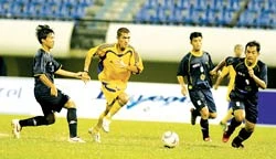 Cúp C1 Đông Nam Á 2005 (ngày 26-7) ảnh 2 Cúp C1 Đông Nam Á 2005 (ngày 26-7) ảnh 2