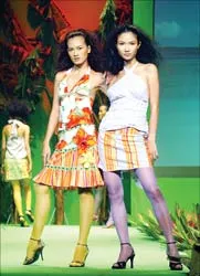 Sắc màu “Gió nhiệt đới” ảnh 2 Sắc màu “Gió nhiệt đới” ảnh 2